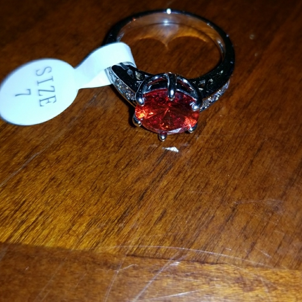 Sterling silver ruby ring - Picture 3 of 4